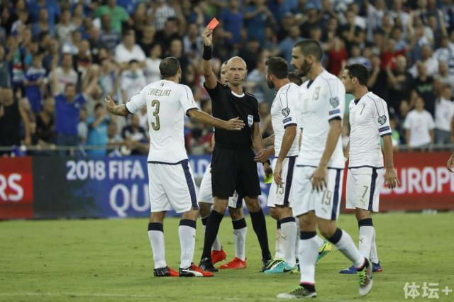  尤文锋霸弗拉霍维奇染红，十人应战不敌蓝鹰  