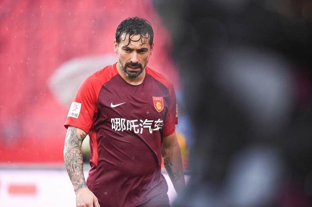  摩纳哥锋线重组，签下比利时国脚巴舒亚伊  